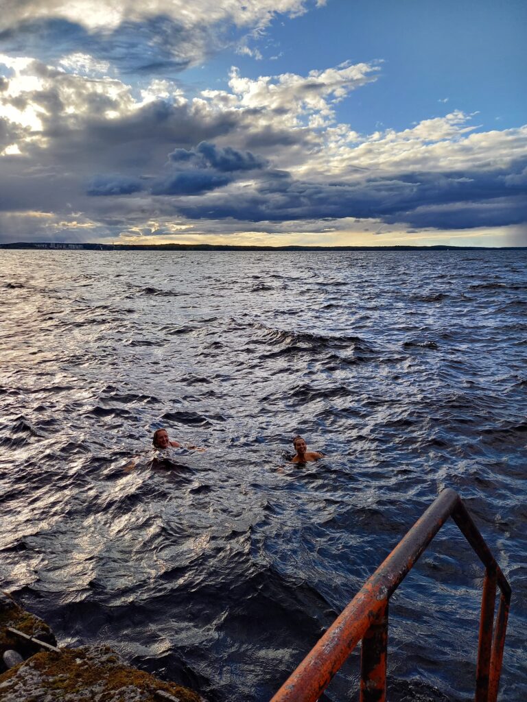 Buitenzwemmen in koud water in Finland